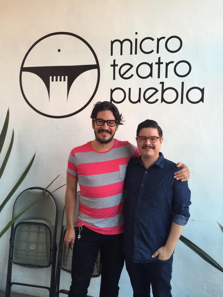 DamAAmaD's tweet photo. Los señores escritores de @HuevosJefe visitando @microteatropue @Srdirector @JoserraZuniga muy guapos ellos http://t.co/xnttVgbxTz