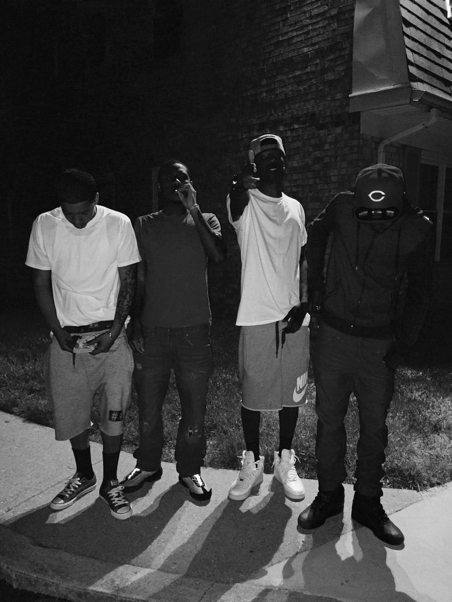 ThaRealShiz's tweet photo. Couple real niggas from da p i fuck wit #ABMSHIT 💯 http://t.co/Z5qMwVsx5Q
