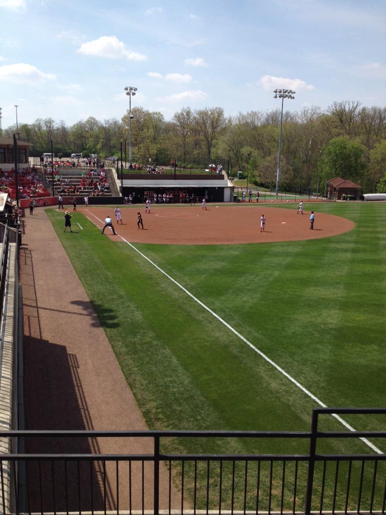 LexiCarver2's tweet photo. Miami OH vs. Ball State game ⚾️❤️ #LoveandHonor #redhawks @emdabkowski21 @jonesjk24 @RedHawkCoachC @MiamiOH_SB http://t.co/IPxhktxb3n