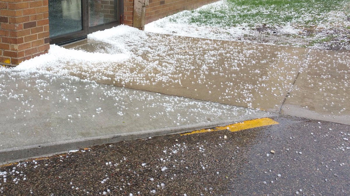 Janmandy's tweet image. Welcome to Spring in Golden Valley, MN!  #Severe Weather  #hail