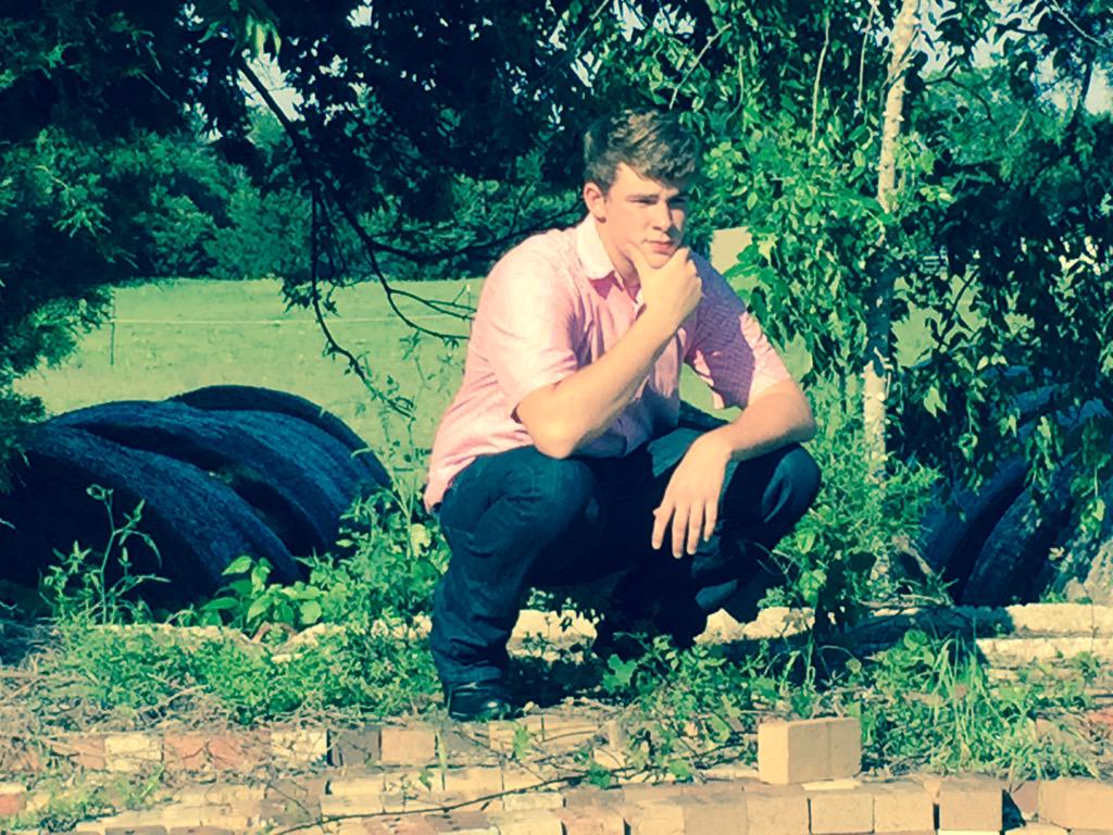 CodyComeaux's tweet photo. Senior pics βοΈ #FavoriteTwo http://t.co/crJHwgXjC8
