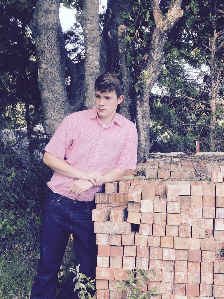 CodyComeaux's tweet photo. Senior pics βοΈ #FavoriteTwo http://t.co/crJHwgXjC8