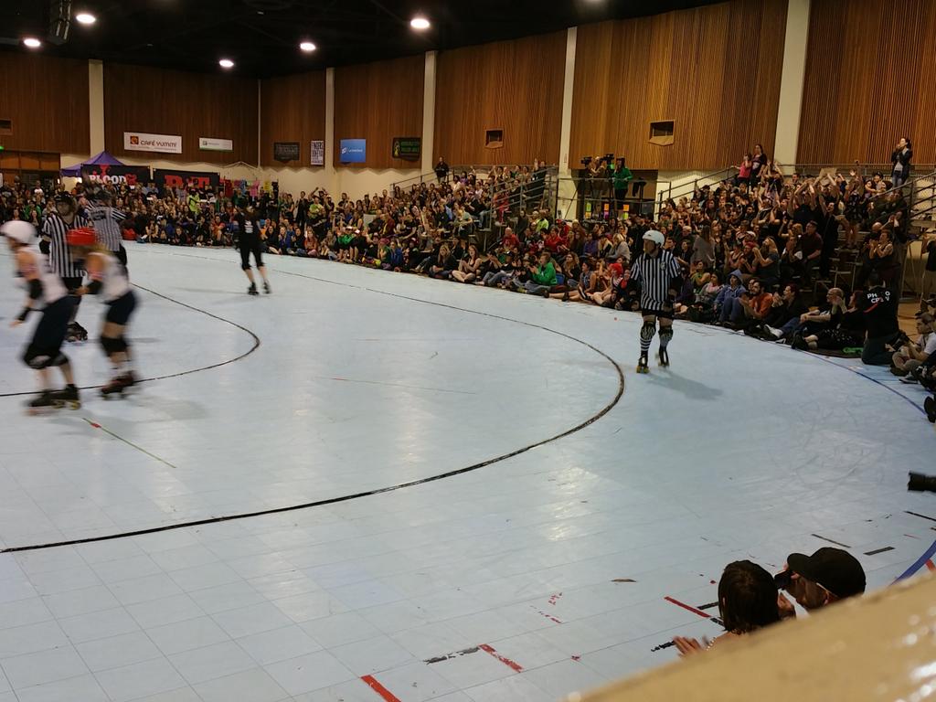gijones556's tweet photo. The crowd at #BigO2015 cheers on MVP Chelsea Dagger!! http://t.co/JXFbpCijfX