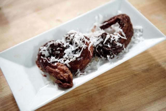 "<a href="/FoodNetwork/">Food Network</a>: Donuts of Love vs. Chocolate-Coconut #cutthroatkitchen final round! " - just plain mean to see this