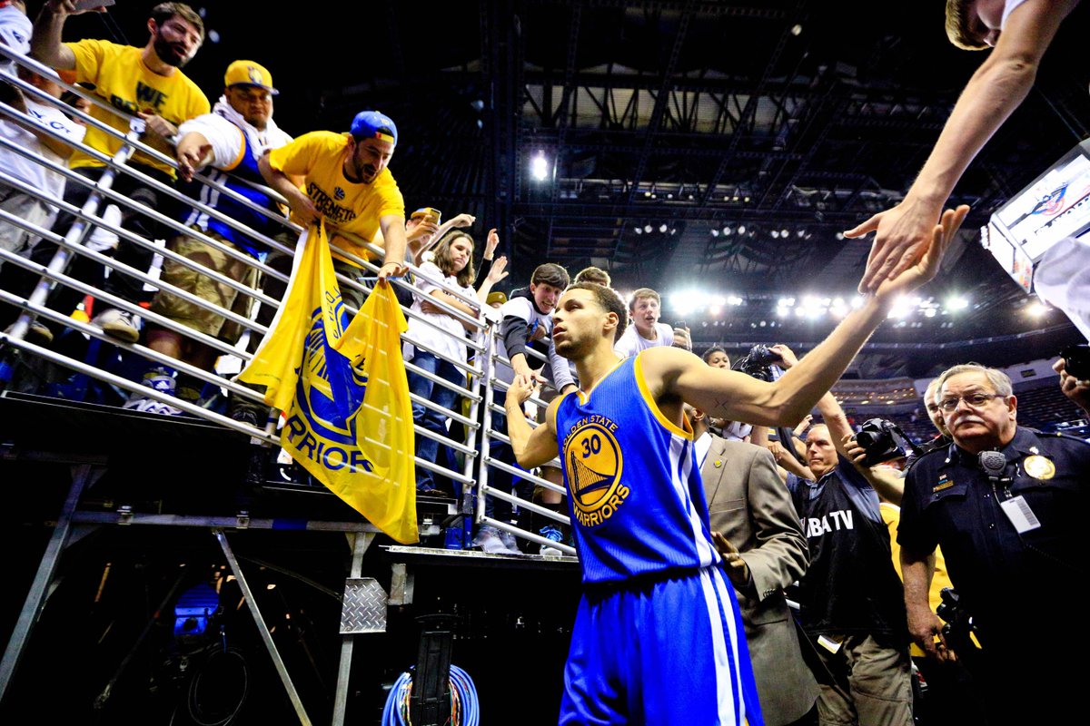 MovistarNBA's tweet photo. El nuevo Rey. Stephen Curry, MVP de la temporada. 
#TiempoDePlayoffs http://t.co/fKH32Sj9E1