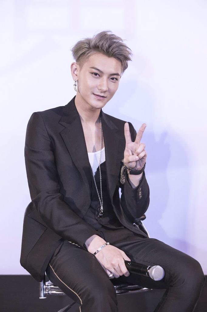 EXO World Indonesia tweet media