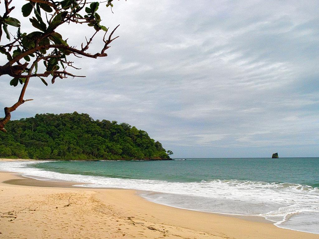 Pantai Sendiki Malang