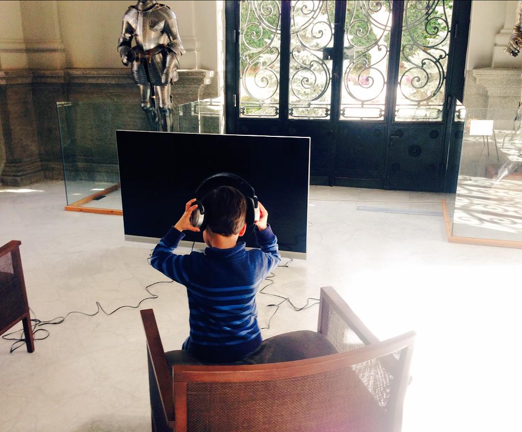 loopbarcelona's tweet photo. Discovering #videoart with children: their natural habitat! #VideoRegimen @sanchienglish http://t.co/H49EFdrxDu http://t.co/fLOpkvHw2D