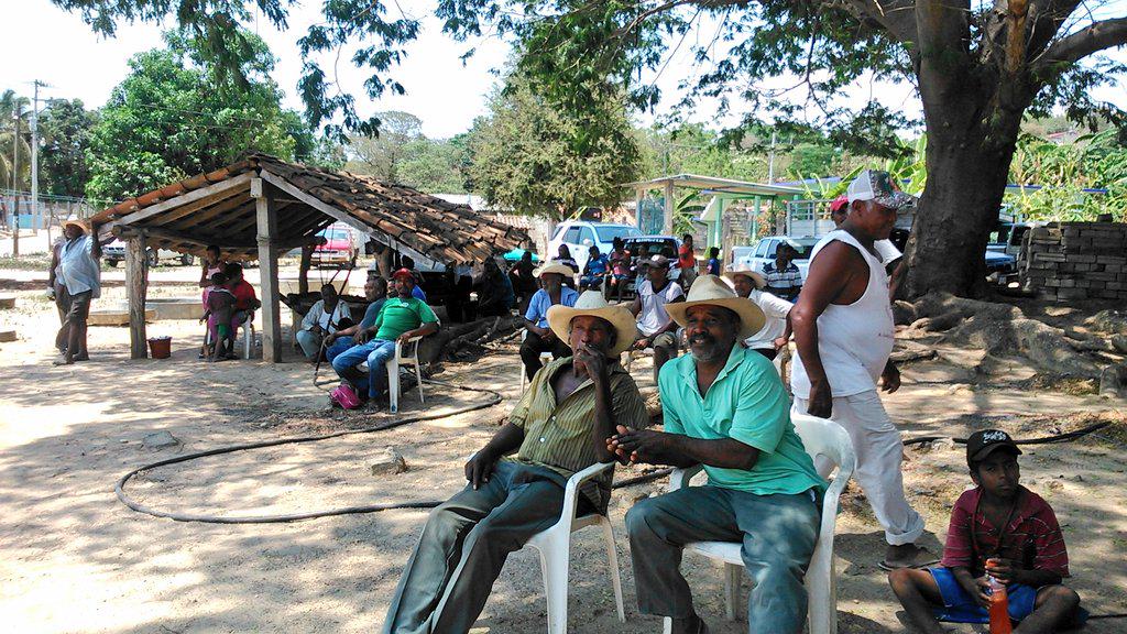 marinelbaclavel's tweet photo. #TrabajandoJuntosNadieNosPara #PelotaMixteca #SantoDomingoArmenta @Ofic_CarlosSar @Mafud_PRI @DifusionPriista http://t.co/F86YZpomYo