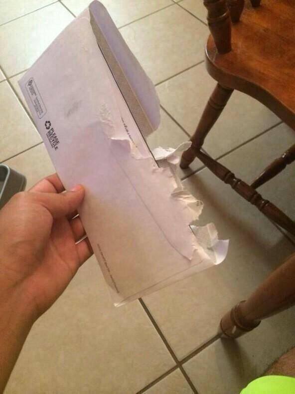 FunnyRaIph's tweet photo. parents be like you got mail http://t.co/8QQ8pWzUv2