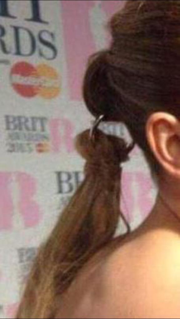 niallssmonkeyy's tweet image. Wtf is this
NICE HAIR PERRIE 😂😂 + LOOK AT THAT FACE.

#NORESPECTFORLITTLEMIX #RIPLITTLEMIX #DontMessWithDirectioners