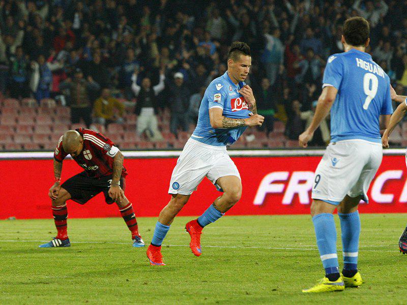 VIVAcoid's tweet photo. RT @VIVAbola: VIDEO: Napoli Hajar AC Milan 3-0 http://t.co/PPnyjRolrn http://t.co/UP47pp8jwv