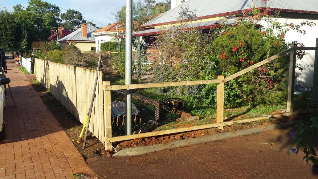 fostersfencing's tweet photo. Picket #fence  by @fostersfencing http://t.co/uTif4ZDDfB