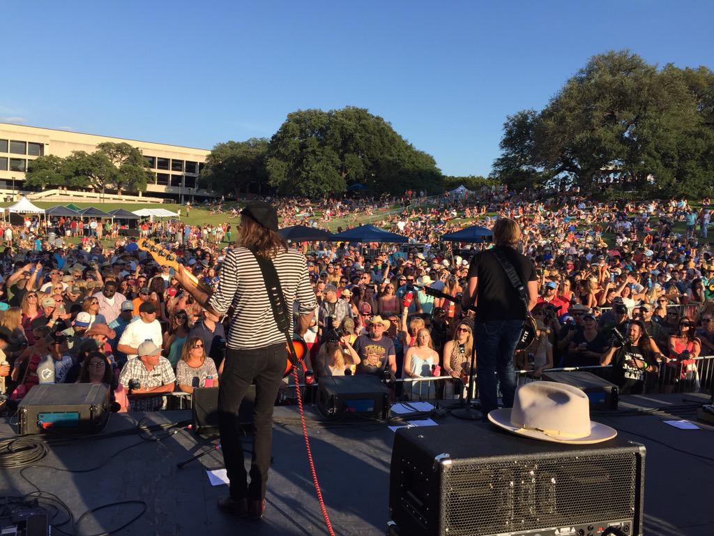 KevinHowardJI's tweet image. Taking it to the the ppl at @lonestarjam yesterday. #jackingram