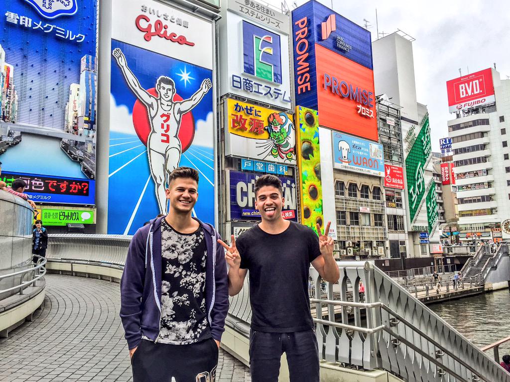 VINAI's tweet photo. OSAKAAAAA 🇯🇵🇯🇵🇯🇵🇯🇵 http://t.co/mD1lxxkvJC
