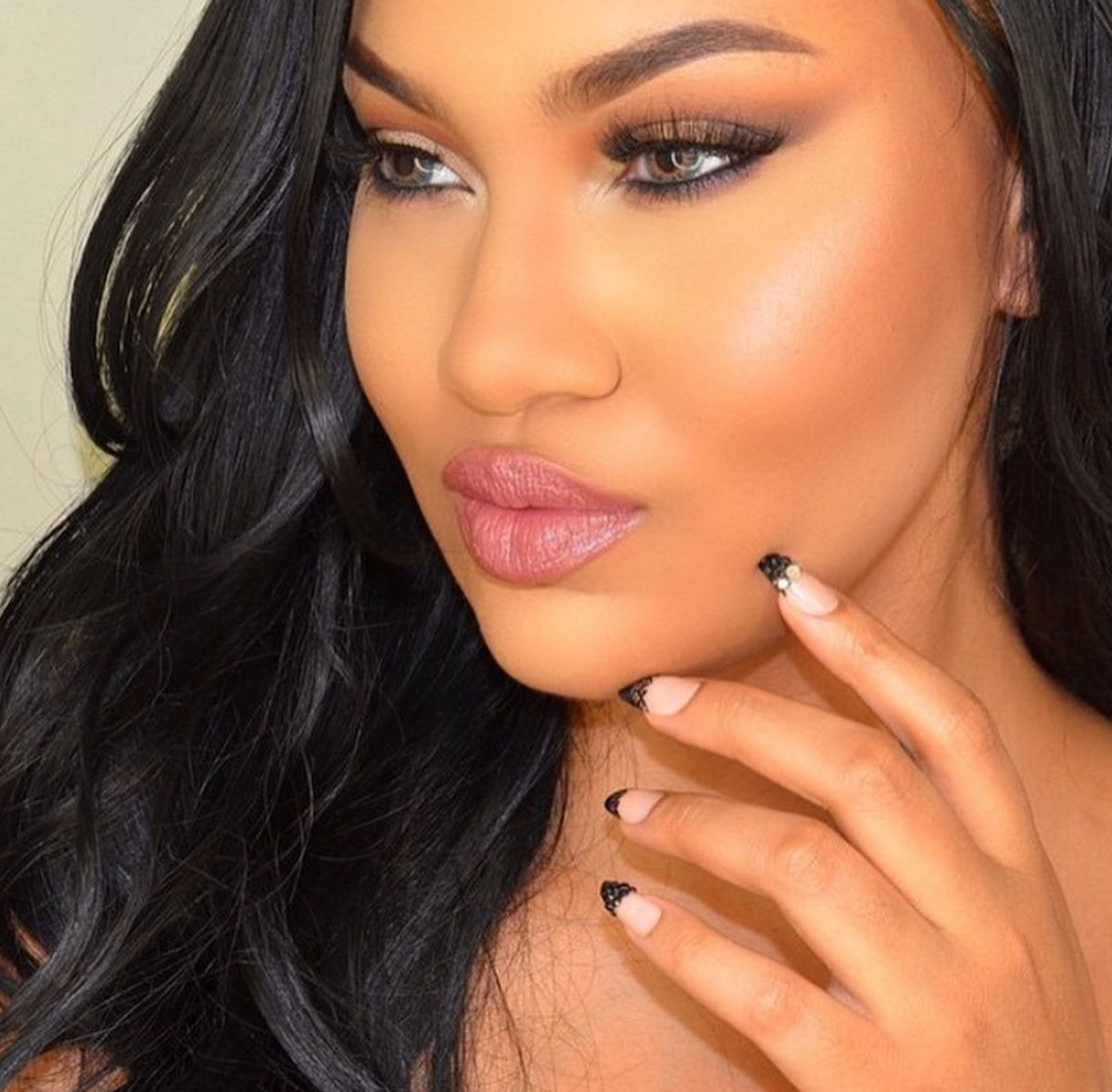 NailHur's tweet photo. Flirt around with #NAILHUR set 'He Loves Me'  and use code 'napturalelenore' to get your set for just $13.99! http://t.co/nMq0CIV1mM
