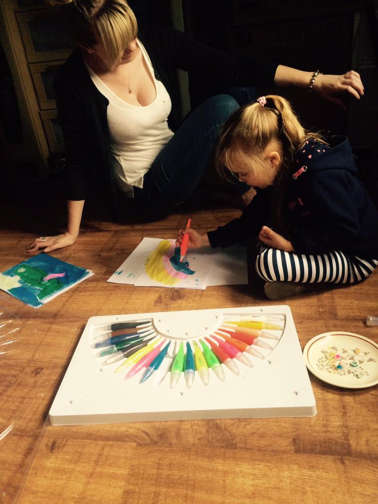 LeeAQuick's tweet photo. Painting time with @hayleslock http://t.co/DozXfujM9y