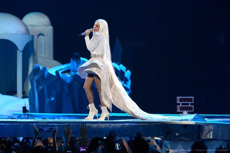 Леди гага популярные песни. Леди Гага. Певица леди Гага. Леди Гага на сцене. Леди Гага концерт.