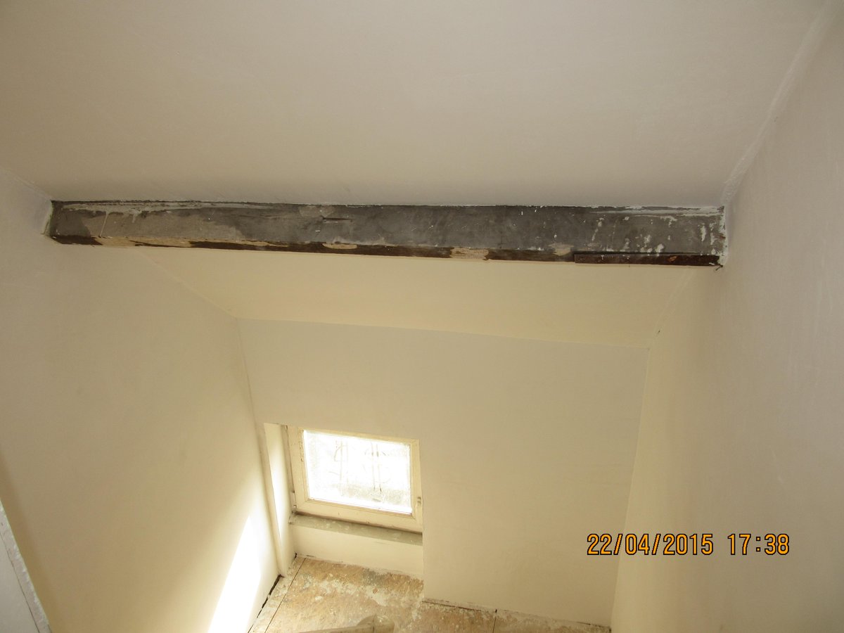 JeanGrell's tweet image. Rénovation complète d'une maison modeste : Plâtrage des murs