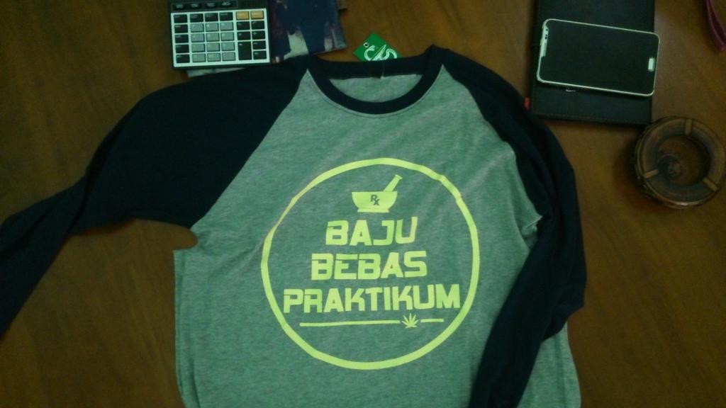 pharmacloth's tweet photo. Baju bebas praktikum http://t.co/0GCiWFI5oa