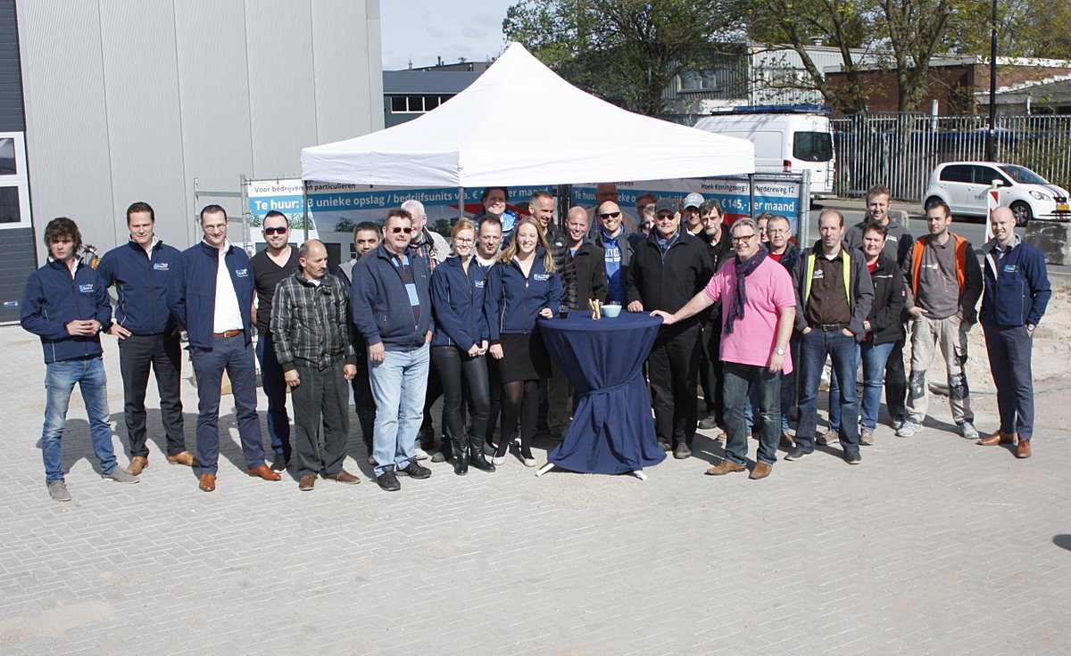 MultiParkSoest's tweet photo. Viering hoogste punt bouw met de huurders was afgelopen vrijdag een groot succes @makelaarsmajoor @BosMakBaarn. http://t.co/tmfsUonRtI