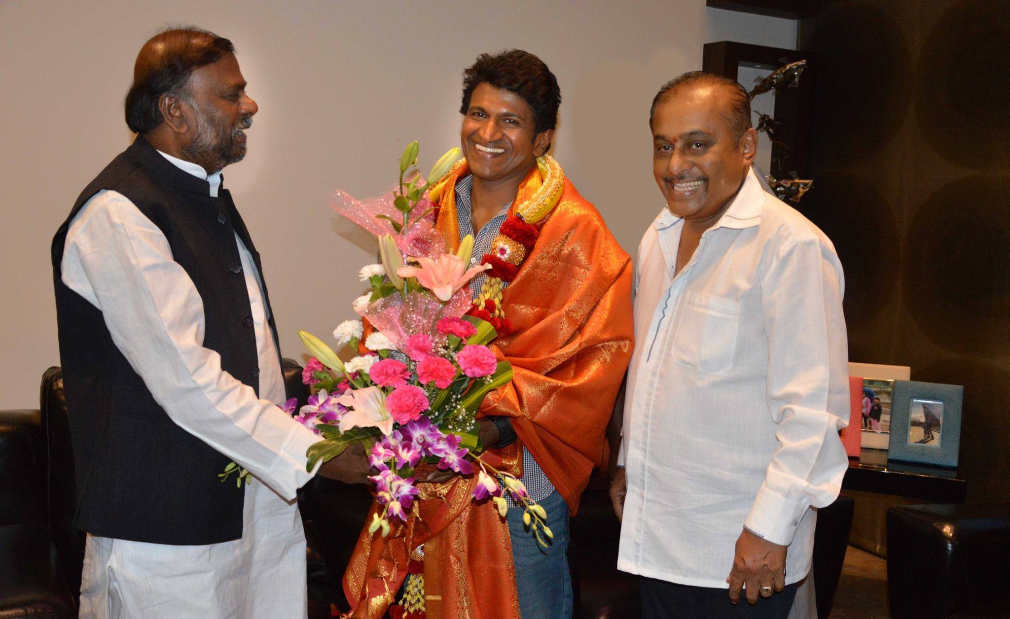 Namma Karnataka on Twitter: "Recently, Social Welfare Minister @hanjaneyakpcc met up with Puneeth Rajkumar and Hamsalekha. #SocioEducationalSurvey http://t.co/SXkVH0x7eN"