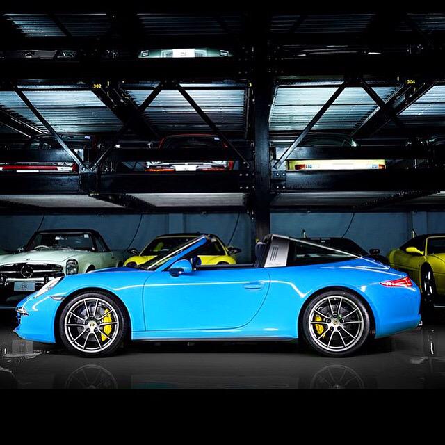 Porsche911UK's tweet photo. Good morning, have a fantastic #holidaymonday with this #RiveraBlue #991Targa @AussieGrit #NoSubstitute #911uk 👍🏻 http://t.co/RgH2tvcl7O