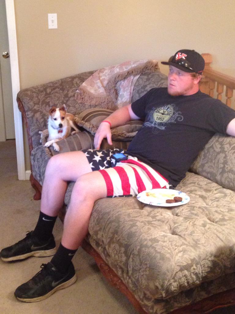 DrSoCal's tweet photo. Uncle @LoganWinders16 loves his pincess Gizmo! http://t.co/3LQeAGZaAk