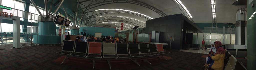 Liat nihh, sepi --" buset @anggAntasari <a href="/drumzebta/">zebta</a>