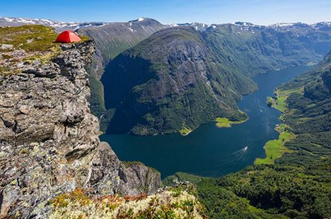 This is scary! Would you pitch your #tent so close to the #edge ? #picoftheday