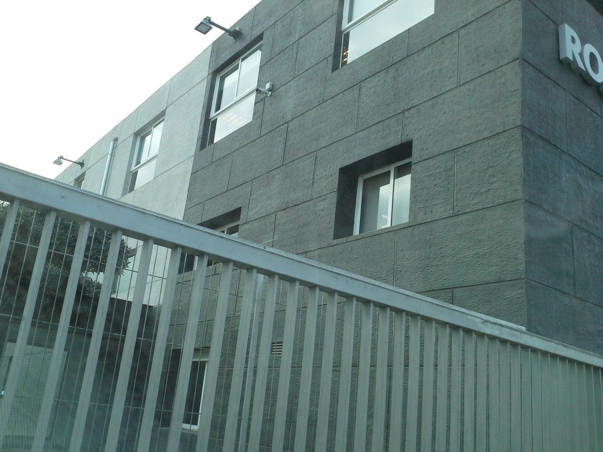 GECOLoficial's tweet photo. Aquí vemos #GECOL Monocapa texturizado imitando azulejos de gran formato color Plomo http://t.co/pqczkssISE http://t.co/kKT0pdGNk2