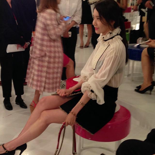 [PIC][04-05-2015]YoonA tham dự sự kiện "Chanel Cruise Collection Show in Seoul" vào tối nay CEJ_Lf1UgAIPBwh