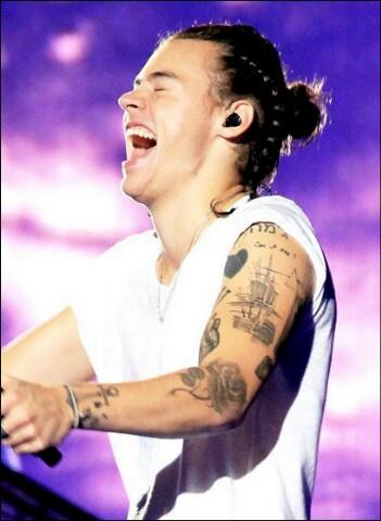 a_machadinhoo's tweet image. Me when Little Mix Are being crashed on the ground by our fandom #NORESPECTFORLITTLEMIX