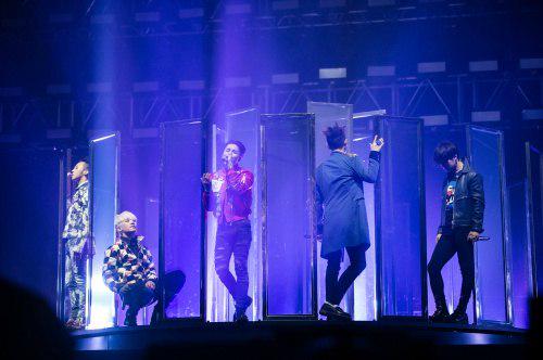 Made bang. Ningning концерт BIGBANG. Big Bang Concert. Биг бэнг фанаты. Big Bang зал.