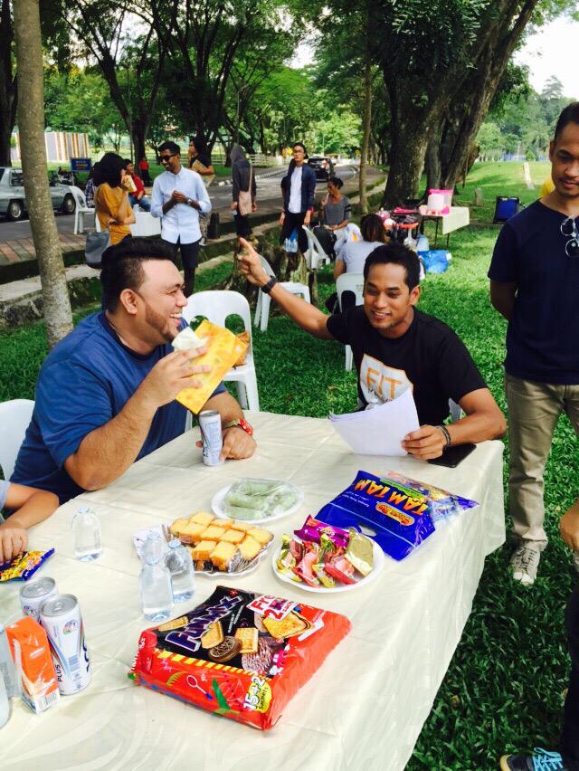 ERAdotje's tweet photo. @ray_era dan YB @khairykj tengah shoot untuk #FitMalaysia pagi tadi. http://t.co/r0hZNb9VZ8