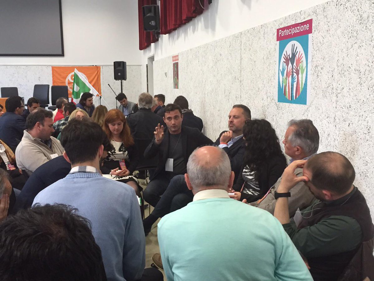 BuglianiGiacomo's tweet photo. Laboratorio delle Idee ad Aulla organizzato da @gdmassacarrara. Tavoli di Lavoro partecipati e vivaci. #FactoryMS http://t.co/dNTrxQsOrv