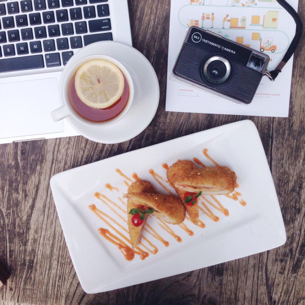 Dessert is the law of happiness.

Let's enjoy our Banana Jacket to be happy and enjoy the work again...😊