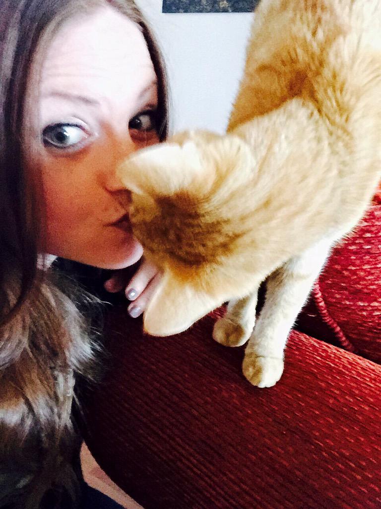 vicredstar's tweet photo. I think he loves me back @JamesBurgess22 😻 #gingerstogether #Dexter http://t.co/us3C6Ck1DZ