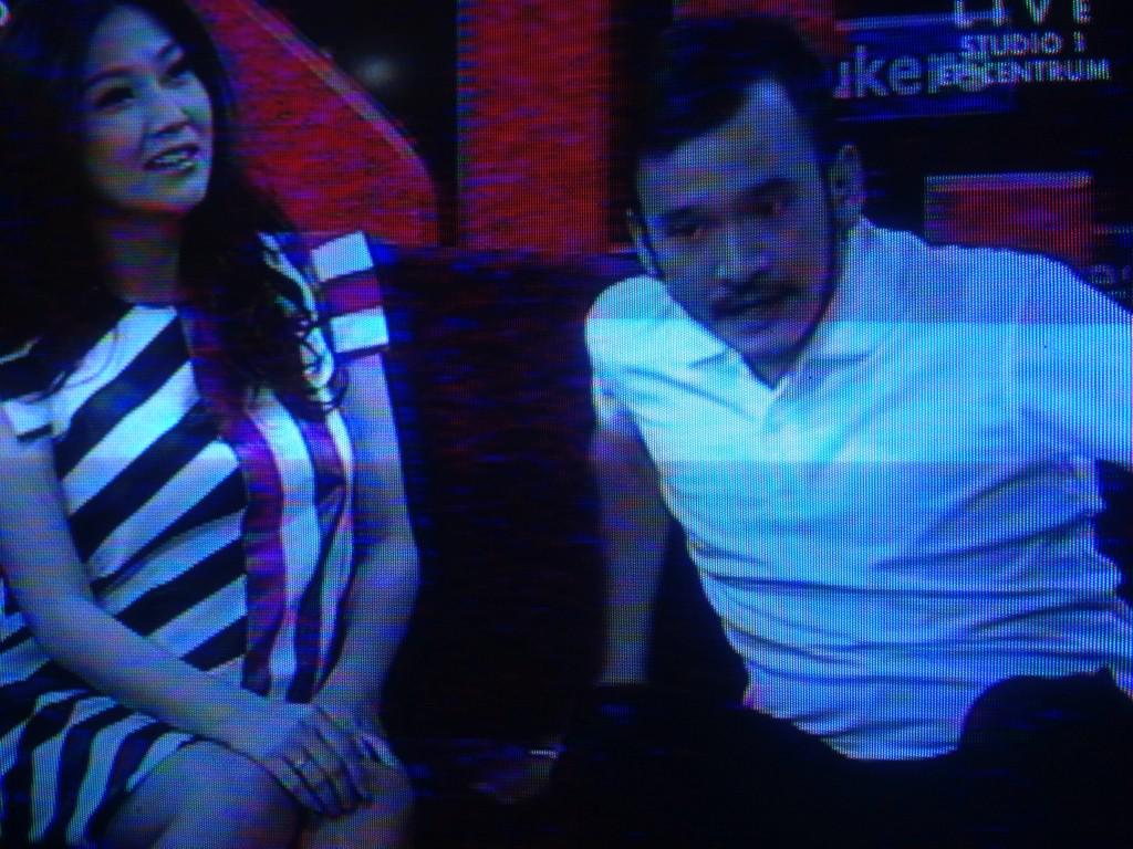 WendaUpdates's tweet photo. @sarwendah29 &amp; @ruben_onsu #SarwendahAtPesbukers http://t.co/hz6n1H7w4W