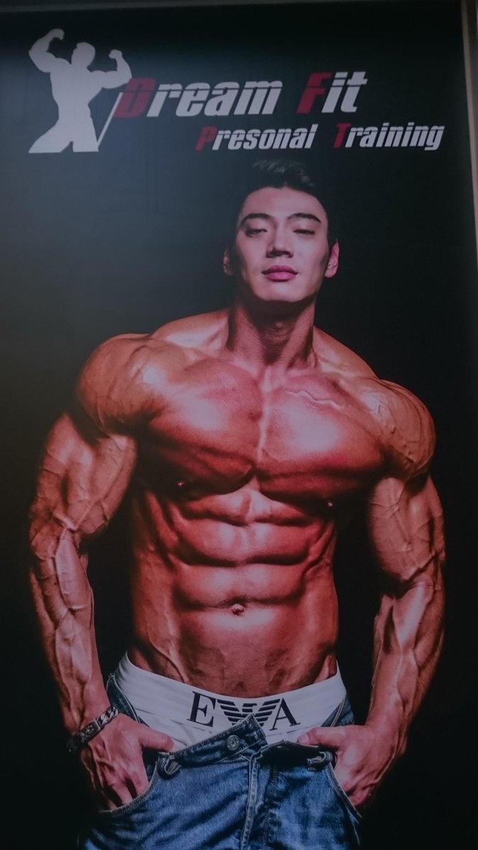 とても立派な筋肉だなあと思いつつ 顔が色白で身体が日焼けしたっぽい感じなので なんとなくコラ写真に見えてしまう件 ちらいむ Scoopnest とても立派な筋肉だなあと思いつつ 顔が色白で身体が日焼けしたっぽい感じなので なんとなくコラ写真に見えてしまう件 ちらいむ Scoopnest