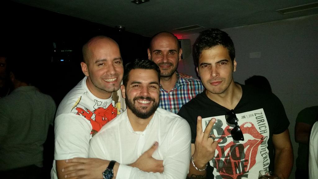 Soriaaaaa's tweet photo. Tremendo el equipo de Caramelo en el Aniversario, ambientazo y musicón, gracias por el trato, que bien lo pasamos 😍🍸👌 http://t.co/OLqkaREuBO