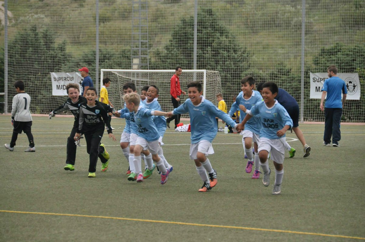 phatri7's tweet photo. La alegría de los chicos de la #EFUSERA al ganar y pasar a la final. @SupercupMadrid (+ fotos en el fcbook EFUSERA) http://t.co/xFzXMi7bIP