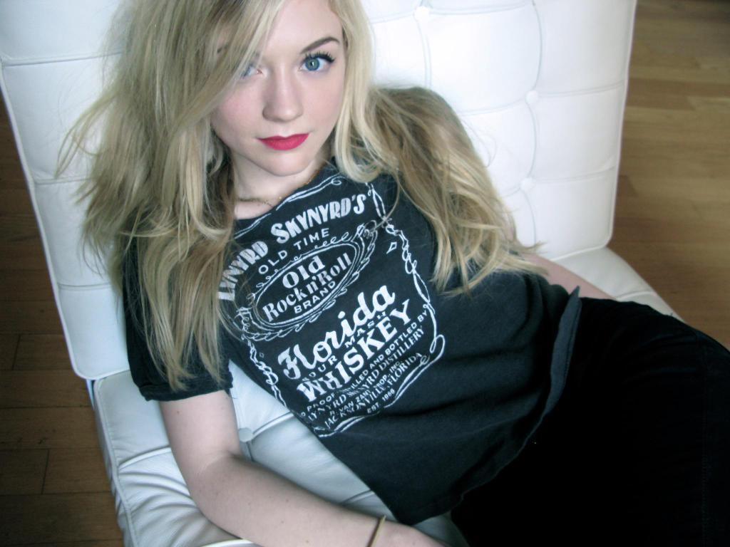 GramercyTheatre's tweet photo. TONIGHT -- @EmmyKinney w/  Kate Davis and Dylan Gardner! Doors: 7P. Info &amp; tickets: http://t.co/QcHbJWgx4K http://t.co/arRquRfyLh