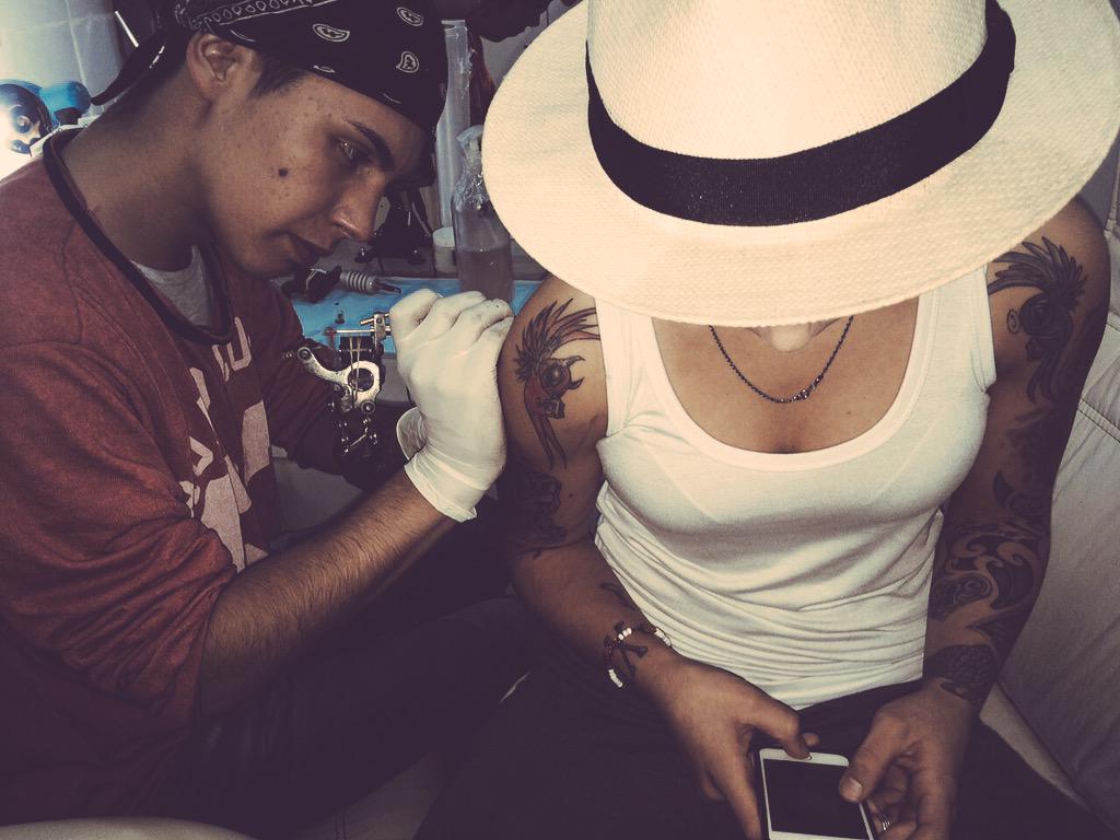 1335Carolina's tweet photo. "@ValenEtchegoye2: #tattoo @eze_cantero 👏🏽👐🏾👇🏽👏🏽☺️ http://t.co/hxZANGrONY" Idola De Mi Vida te amo <3