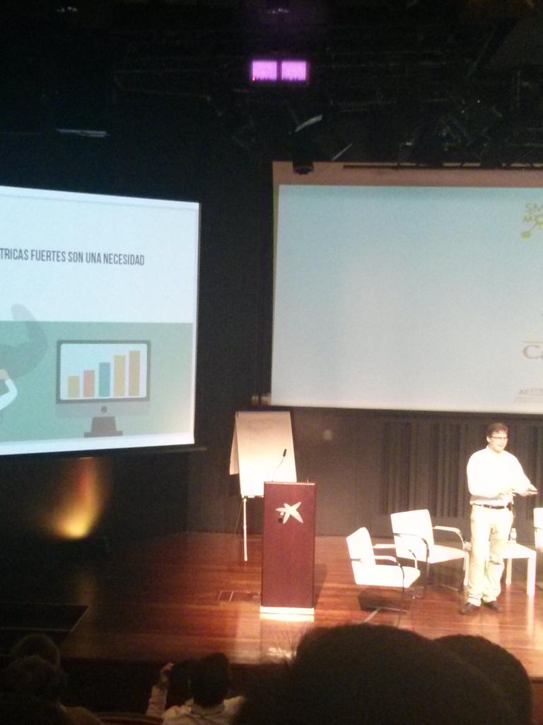 CoachIntel's tweet photo. Las métricas fuertes son una necesidad. @loogic #SmartMoneyBCN @enriquepenichet http://t.co/FIUTcRB2JF