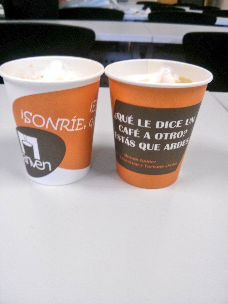 AlbaTorresPlaza's tweet photo. Tardes en la uniiiiiii 🍵🐨 @MariinaMY http://t.co/7OTHtw5lny