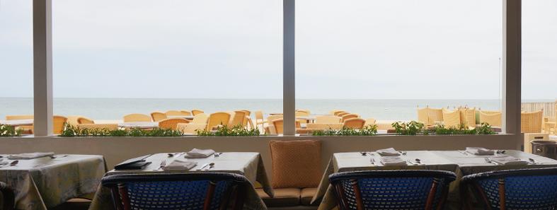 TopSnobs's tweet image. Top US Bars—Would you like a view with that? hubs.ly/y0LR_50 #luxtravel #topnotes