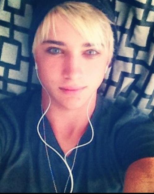 ames_edwards's tweet photo. #mcm the incredibly hot @FlyAwayDalton damn http://t.co/xktOFOTW6V