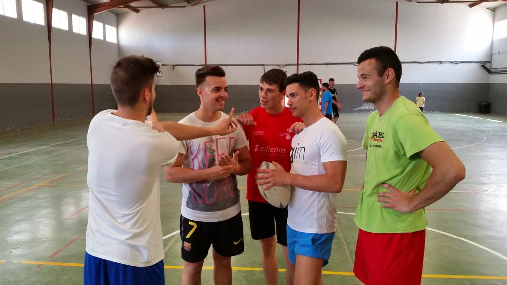 tafaddevesa's tweet photo. Hoy en #TAFAD #LaDevesa @emontorodv @Maneldv y @TrainerTudelaDV exponen juegos predeportivos y modificados http://t.co/OaMG0xSFGw