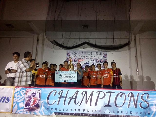 UASB_UB's tweet photo. Juara divisi utama dari FP #BFL2015 http://t.co/LFrUNf8MoI